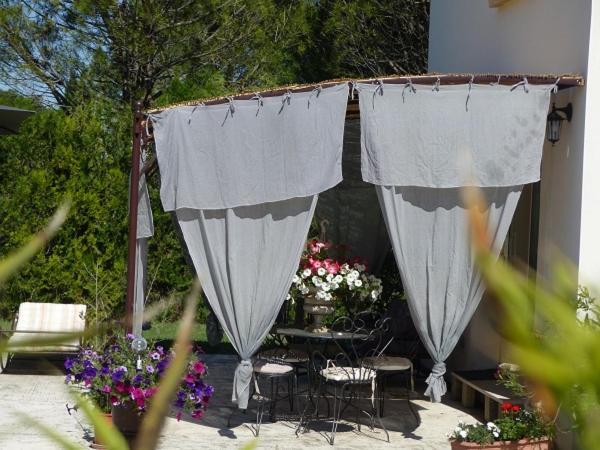 Les Anges LʼIsle-sur-la-Sorgue Exterior foto