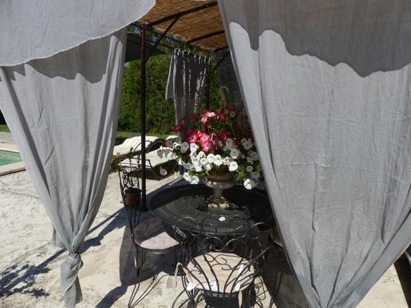 Les Anges LʼIsle-sur-la-Sorgue Exterior foto